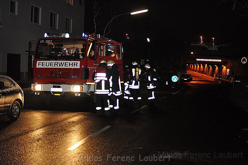 Feuer 3 Dachstuhlbrand Koeln Muelheim Gluecksburgstr P125.JPG